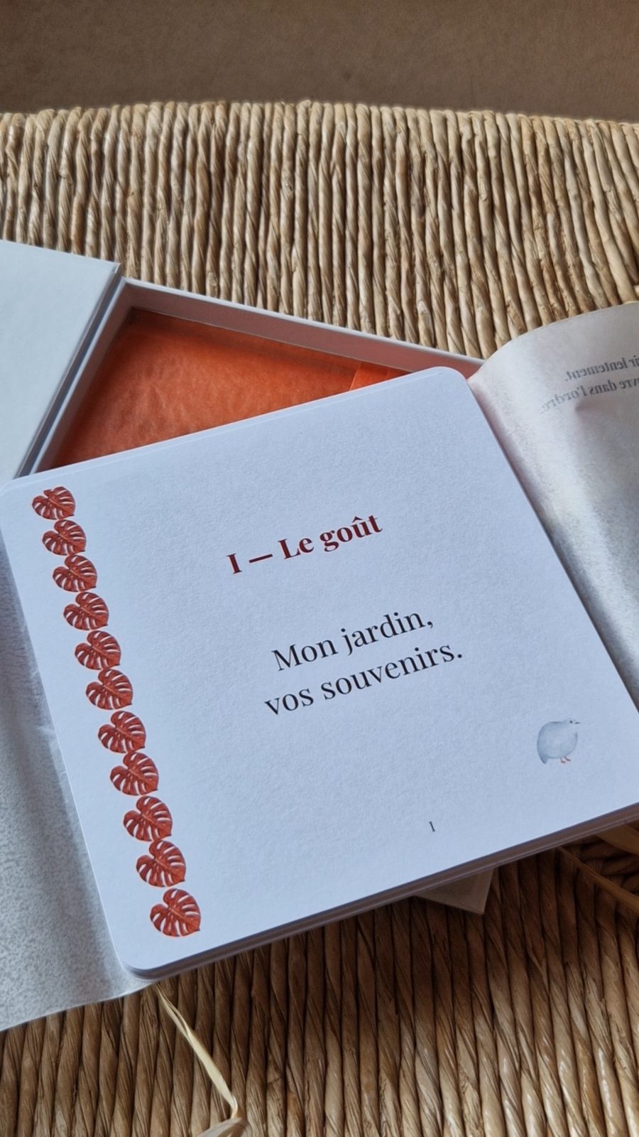 Carte numérotée du coffret I — Le goût : Mon jardin, vos souvenirs — feuilles rouges et caille aquarelle